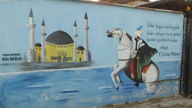 Burhaniye’ De Evin Duvarındaki Anlamlı Resim Ve Yazı İlgi Odağı Oldu