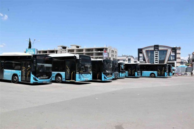 Antalya’da Turizm Sezonu Açıldı, Toplu Taşıma Araçları Şoförsüz Kaldı