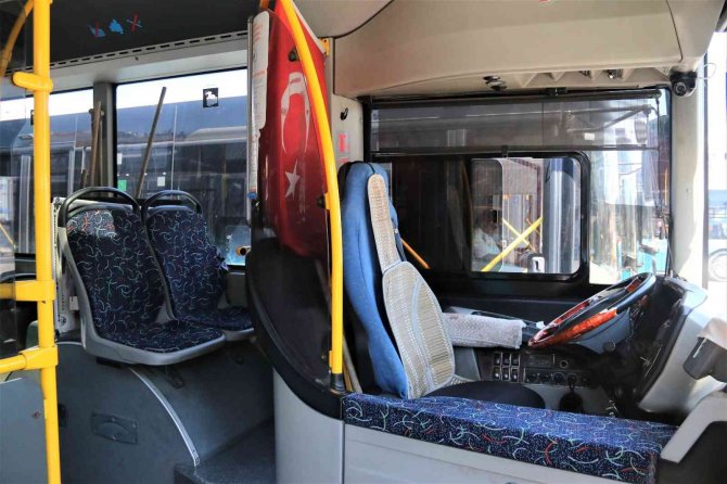 Antalya’da Turizm Sezonu Açıldı, Toplu Taşıma Araçları Şoförsüz Kaldı