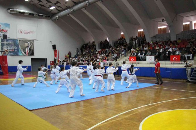 Aydın’da Yaz Spor Okulları Düzenlenen Tören İle Açıldı