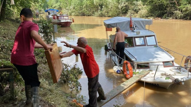 Bartın’da Batmak Üzere Olan Tekne İçin İtfaiye Ekipleri Seferber Oldu