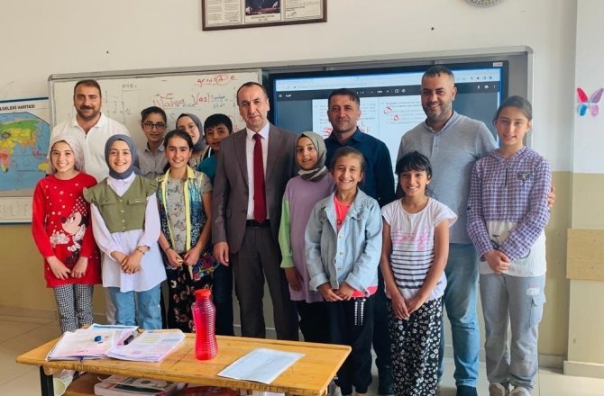 Gönüllü Öğretmenler, Öğrencileri Sınava Hazırlıyor