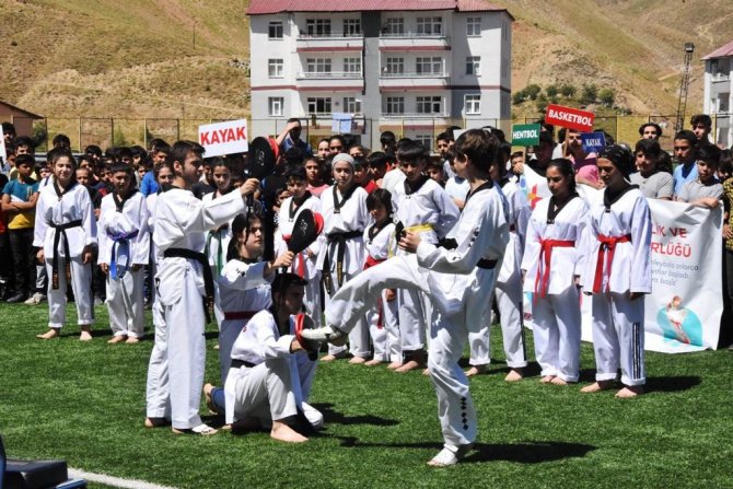 Bitlis’te Yaz Spor Okulları Açıldı