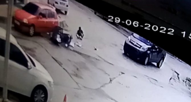 Hafif Ticari Aracın Çarptığı Motosikletli Böyle Havalandı