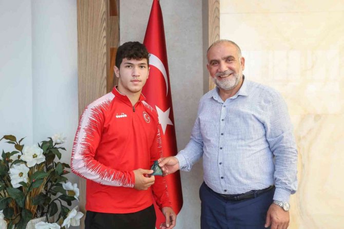 Başkan Sandıkçı: “Ülkemizin Gururu Oldular”