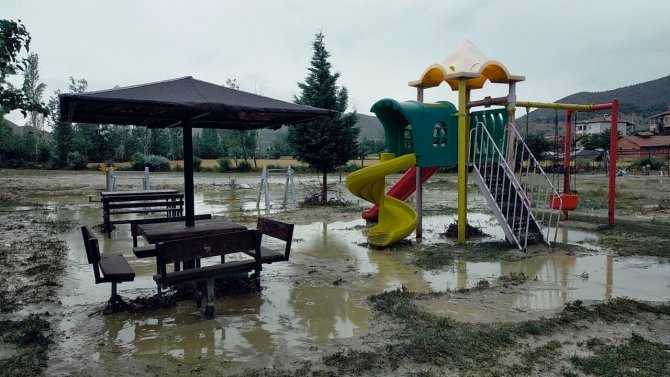 Osmancık’ta Dere Yatağı Taştı, 5 Ev Tedbir Amaçlı Boşaltıldı