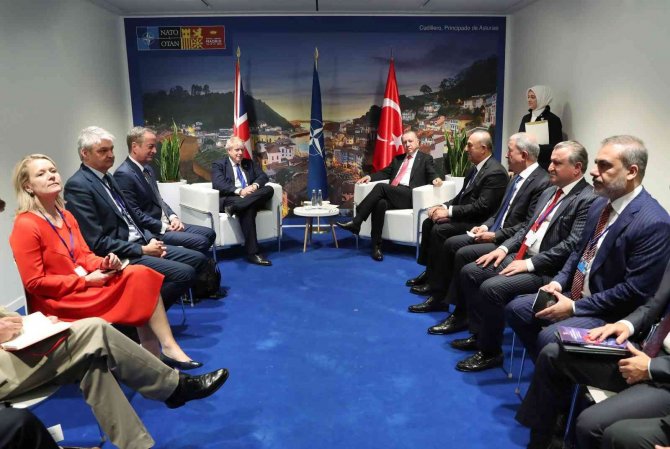 Cumhurbaşkanı Erdoğan, İ̇ngiltere Başbakanı Johnson İle Görüştü
