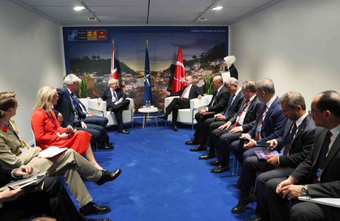 Cumhurbaşkanı Erdoğan, İ̇ngiltere Başbakanı Johnson İle Görüştü