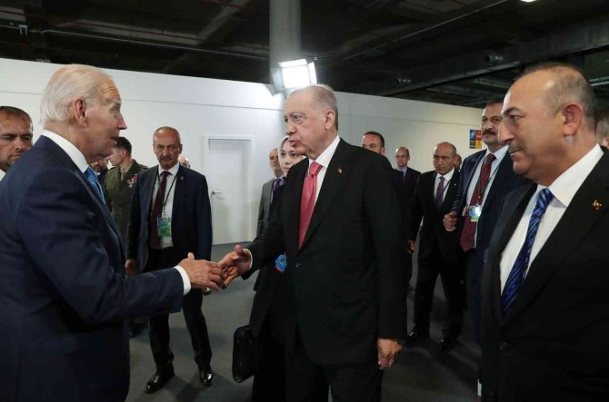 Cumhurbaşkanı Erdoğan Ve Abd Başkanı Biden’den Ayaküstü Sohbet