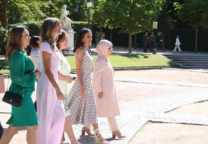 Emine Erdoğan, Nato Liderlerinin Eşleriyle İ̇spanya Kraliçesi Letizia Tarafından Ağırlandı