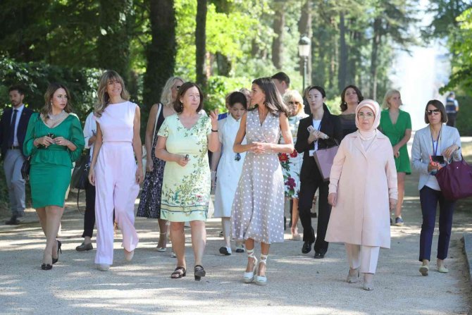 Emine Erdoğan, Nato Liderlerinin Eşleriyle İ̇spanya Kraliçesi Letizia Tarafından Ağırlandı