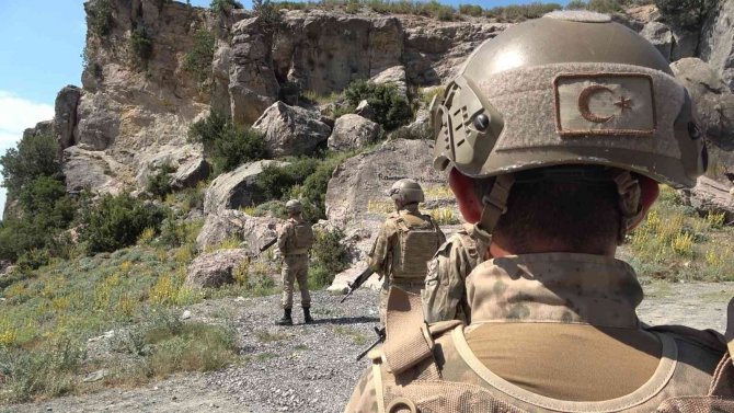 Jandarma Komandolar Denizli’nin Ciğerlerinde Kuş Uçurtmuyor