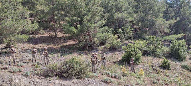 Jandarma Komandolar Denizli’nin Ciğerlerinde Kuş Uçurtmuyor