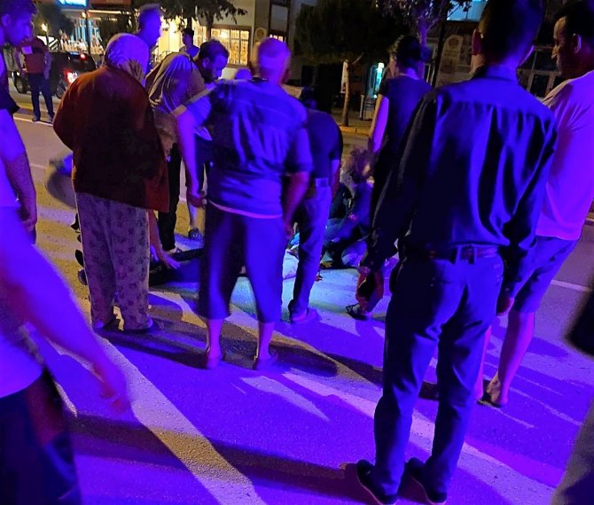 Kontrolden Çıkan Araç Direğe Çarpıp Takla Attı