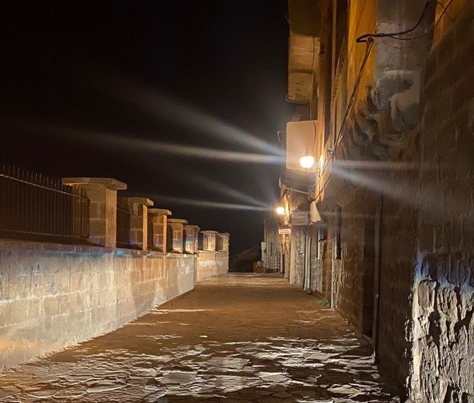 Mardin’in Turistik Cadde Ve Sokaklarına Dekoratif Aydınlatma
