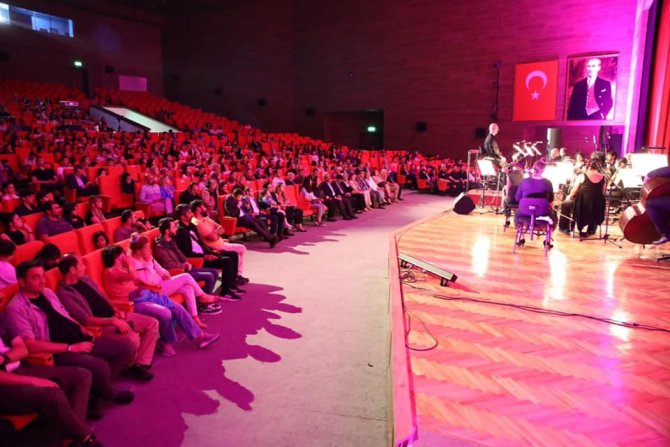 Dostlar Beni Hatırlasın Erzincan’da Seyirciyle Buluştu