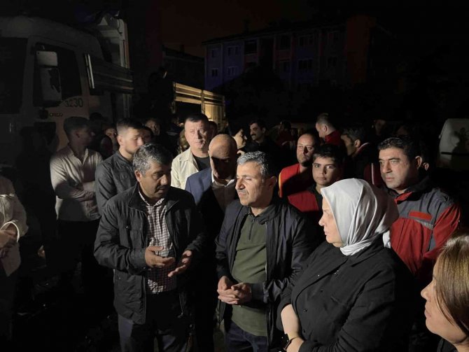 Su Taşkını 1200 Hanenin Elektriğini Kesti
