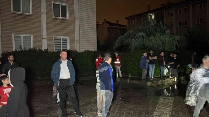 Su Taşkını 1200 Hanenin Elektriğini Kesti