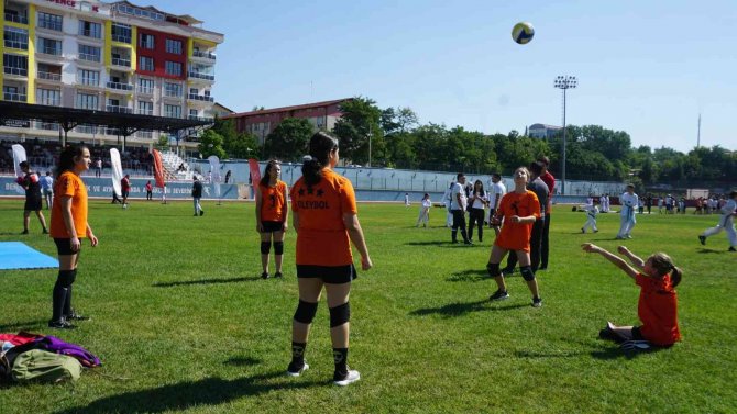 Cumhurbaşkanı Erdoğan’ın Müjdesini Verdiği Yaz Spor Okulları Törenle Başladı