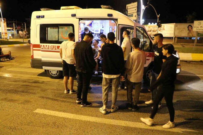Edirne’de Çarpışan Otomobillerin Sürücüleri Yaralandı