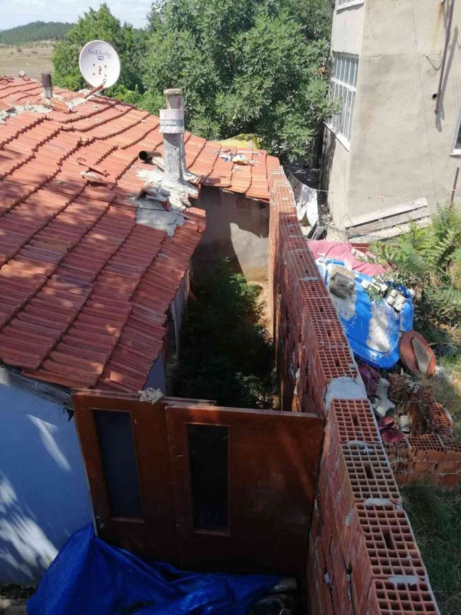 Evlerinin Bahçelerini Kenevir Tarlasına Çevirdiler