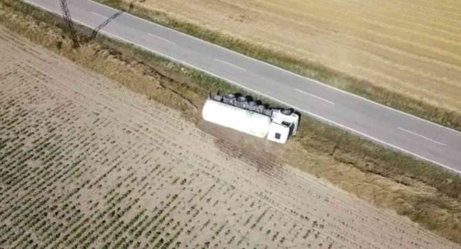 Edirne’de Devrilen Lpg Yüklü Tanker Paniğe Neden Oldu