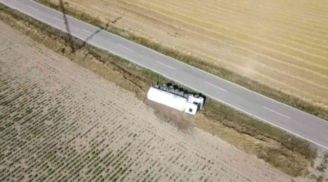 Edirne’de Devrilen Lpg Yüklü Tanker Paniğe Neden Oldu