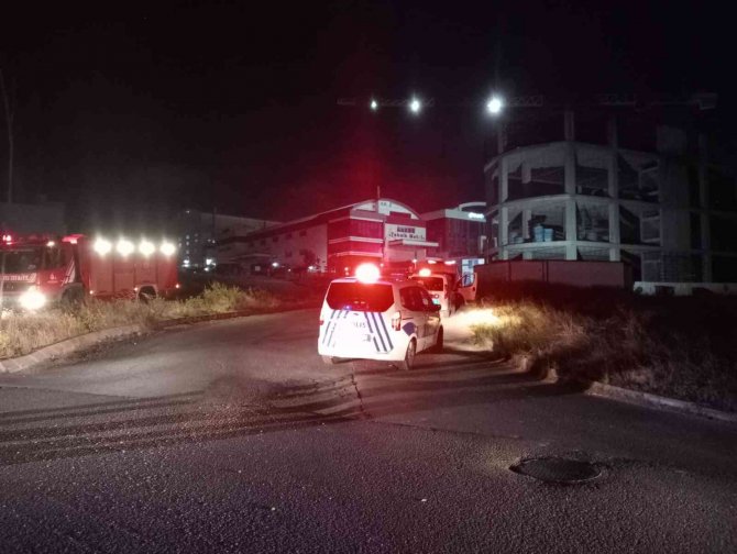 Esenyurt’ta Korku Dolu Anlar: Kimyasal Madde Dolu Tank Devrildi