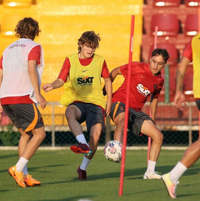 Galatasaray Günü Çift Antrenmanla Tamamladı