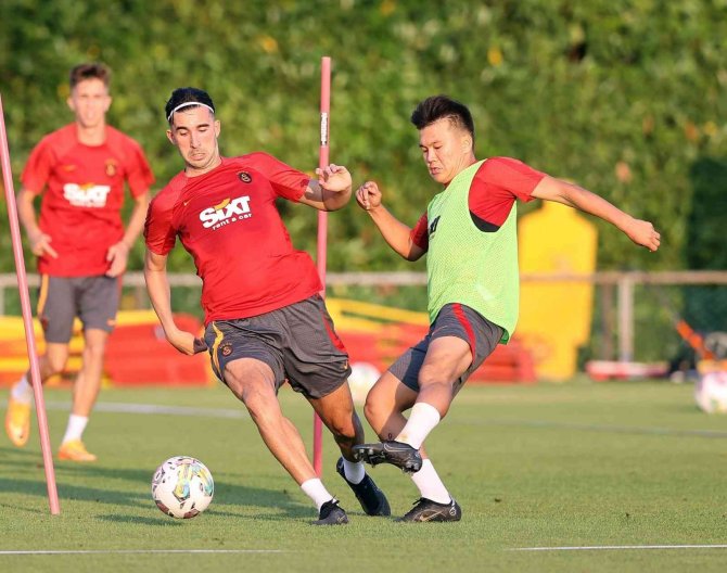 Galatasaray Günü Çift Antrenmanla Tamamladı