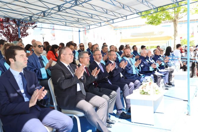 Bakan Kasapoğlu: “Gençlerin Işığı Bütün Türkiye’yi Aydınlattığı Gibi İnanıyoruz Ki Tüm Dünyayı Da Aydınlatacak”