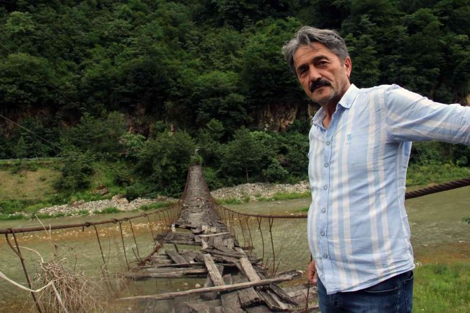 Köylüler Asma Köprülerinin Yenilenmesini İstiyor