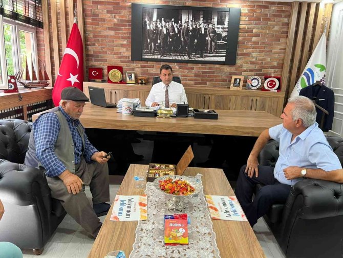 Gölbaşı’nda Belediyeyi Ziyaret Edenlere ’Jelibon’ İkramı