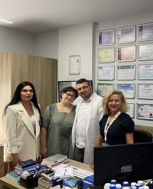 Gürcistan’dan Tekerlekli Sandalye İle Geldiği Trabzon’daki Hastaneden Yürüyerek Ayrıldı