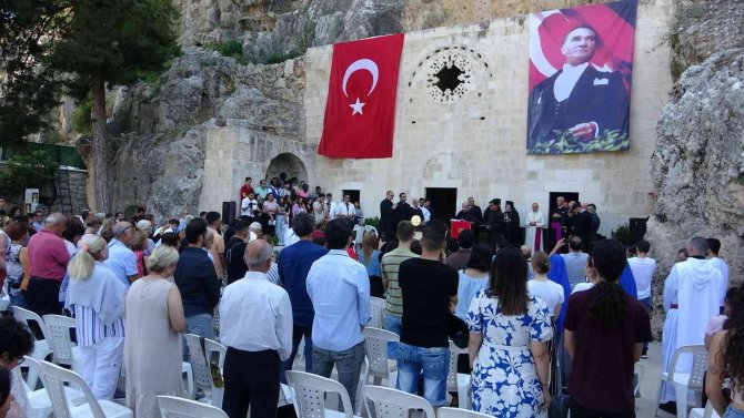 Hatay’da ’Aziz Petrus Ve Pavlus Bayramı’nda Ayin Düzenlendi