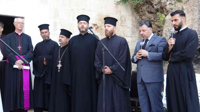 Hatay’da ’Aziz Petrus Ve Pavlus Bayramı’nda Ayin Düzenlendi