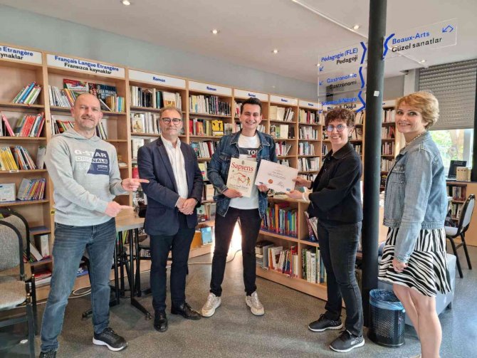 5 Yılda 3 Yabancı Dil Öğrenip Çift Diploma İle Mezun Oldu