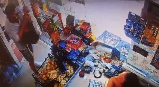 İ̇stanbul’da Ölü Bulunan İki Arkadaşın Bakkaldan Alışveriş Anları Kameraya Yansıdı