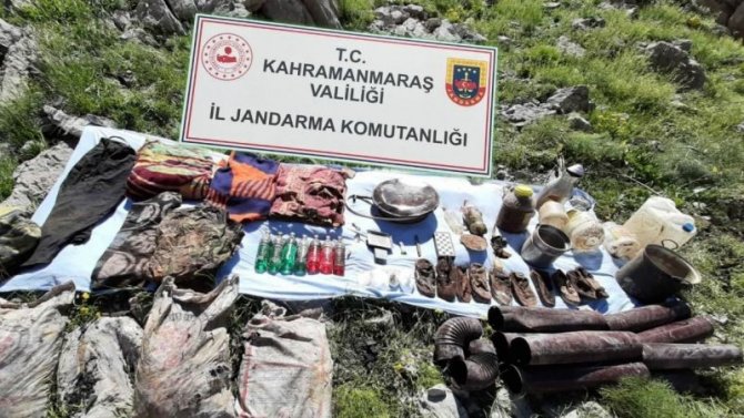 Teröristlerin Kullandığı Mağarada Eyp Ve Yaşam Malzemesi Ele Geçirildi