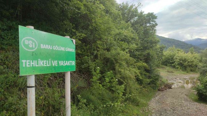 Su Taşkınları Nedeniyle Ulus’ta 5 Köy Yolunda Ulaşım Kontrollü Sağlanıyor