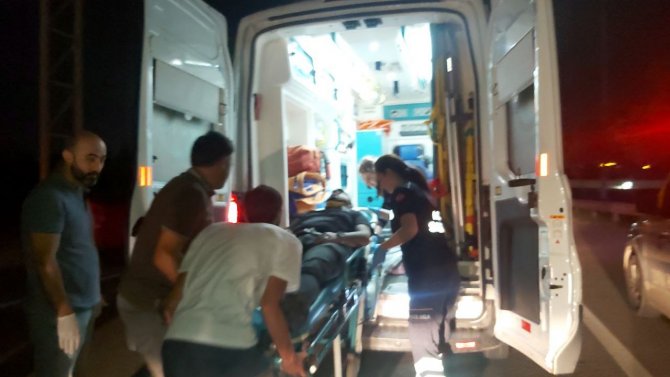 Ters Yöne Girince Karşıdan Gelen Otomobille Çarpıştı: 3 Yaralı