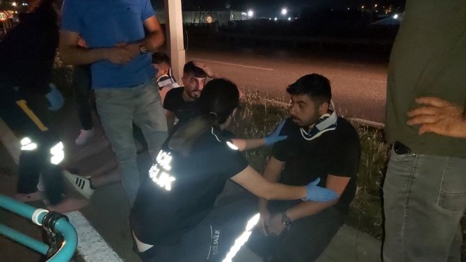 Ters Yöne Girince Karşıdan Gelen Otomobille Çarpıştı: 3 Yaralı