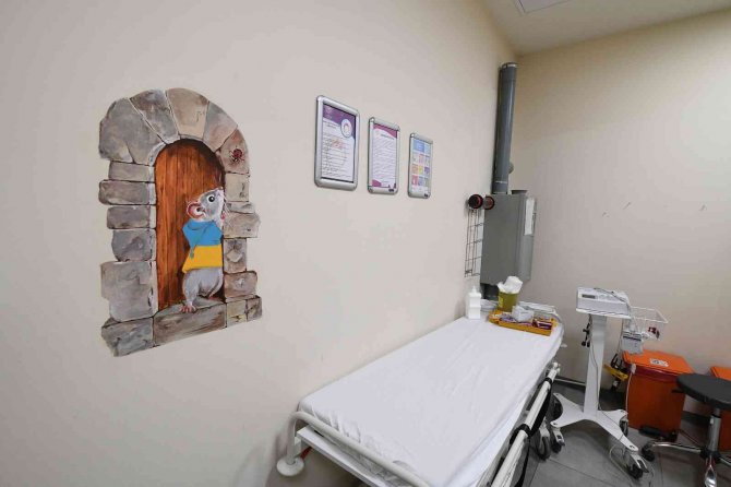 Komek Hastane Duvarlarını Çocuklar İçin Renklendirdi
