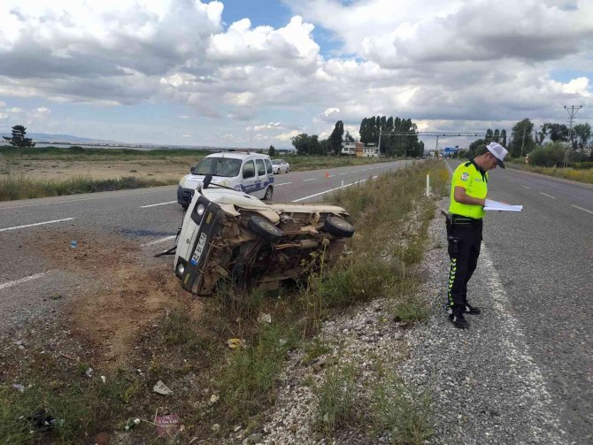 Kontrolden Çıkan Kamyonet Devrildi: 1 Yaralı