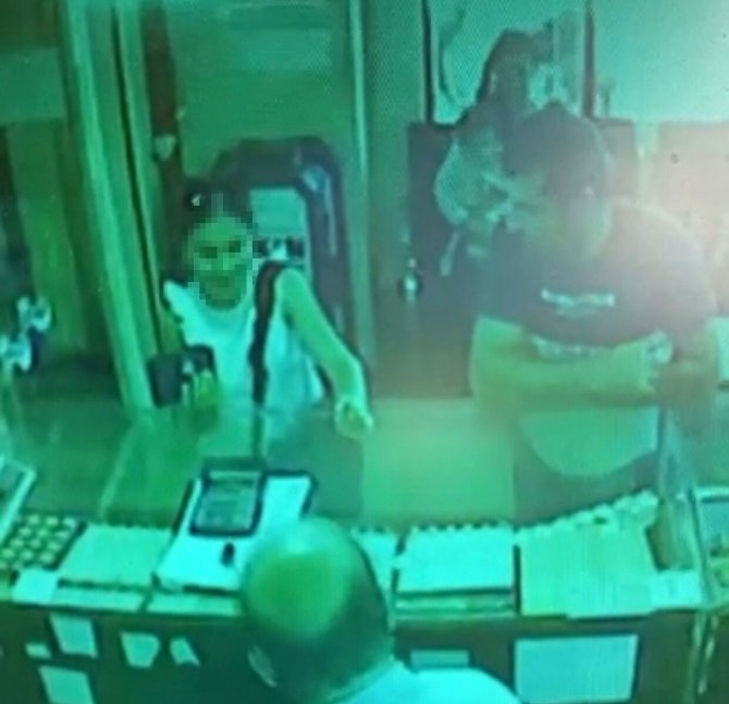 Antalya’da Kuyumcuya Sahte Cumhuriyet Altını Şoku