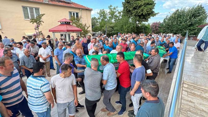 Kocası Tarafından Öldürülen Kadın Ve Oğlu Toprağa Verildi