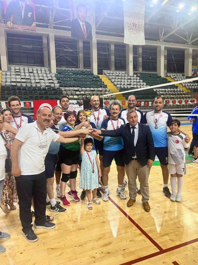 Voleybol Turnuvasının Şampiyonu Çevre, Şehircilik Müdürlüğü
