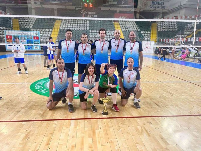 Voleybol Turnuvasının Şampiyonu Çevre, Şehircilik Müdürlüğü
