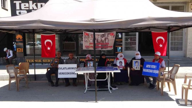 Muş’ta Annelerin Hdp Önündeki Evlat Nöbetinde 63 Hafta Geride Kaldı