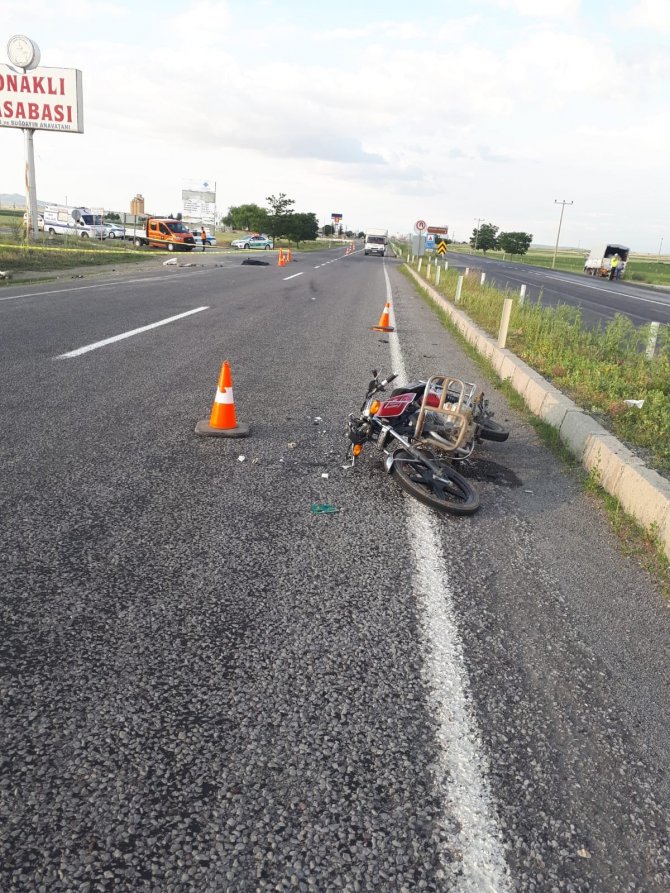 Otomobilin Çarptığı Motosiklet Sürücüsü Hayatını Kaybetti